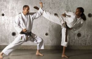 Domina karate en casa con nuestra aplicación exclusiva.