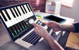 Domina el piano con Tomplay ¡Ahora!