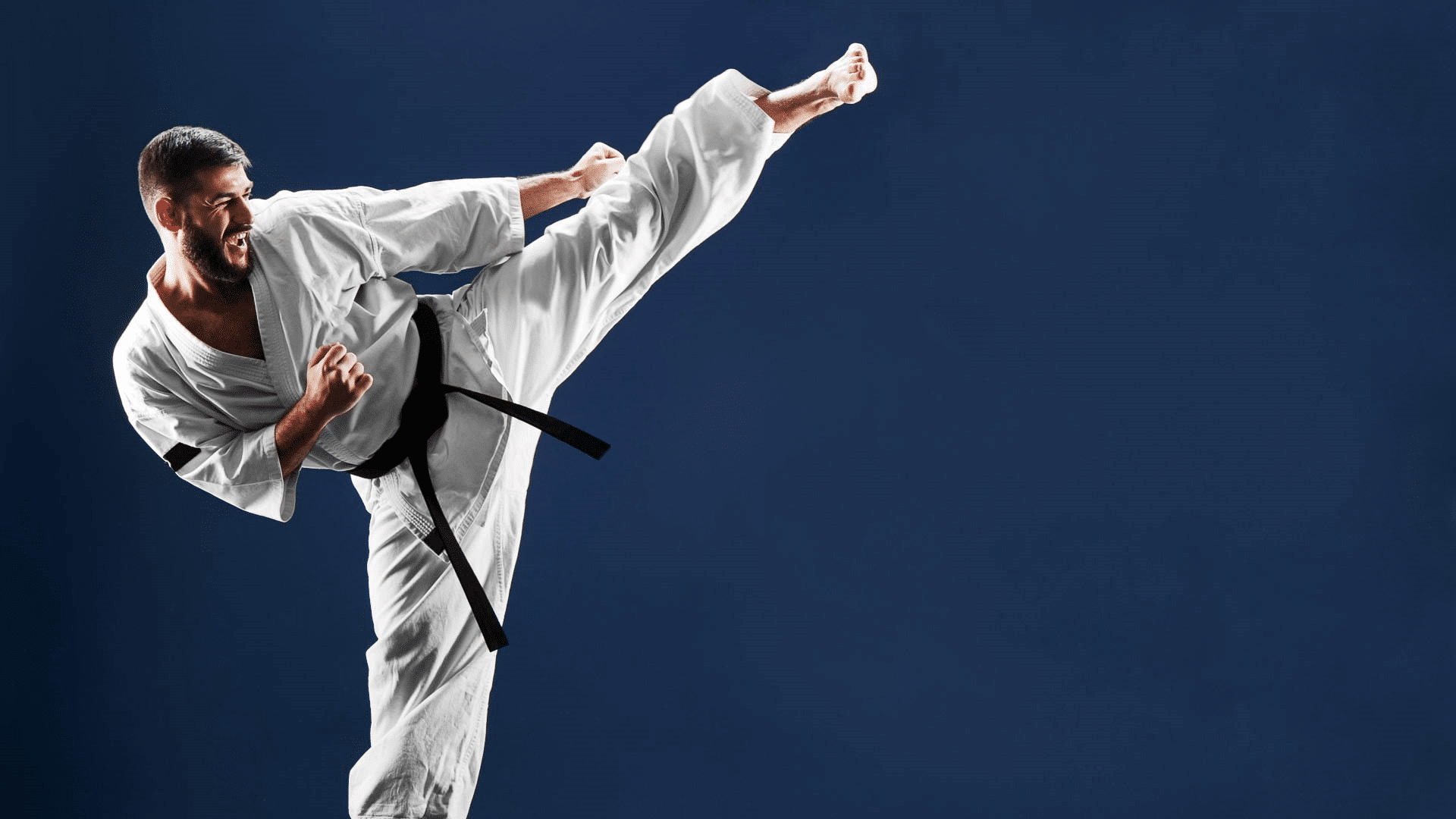 Karate en Casa: Maestro con tu Móvil
