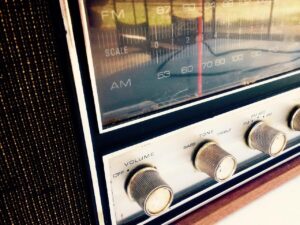 Innovador Aplicativo para Escuchar Radio AM/FM